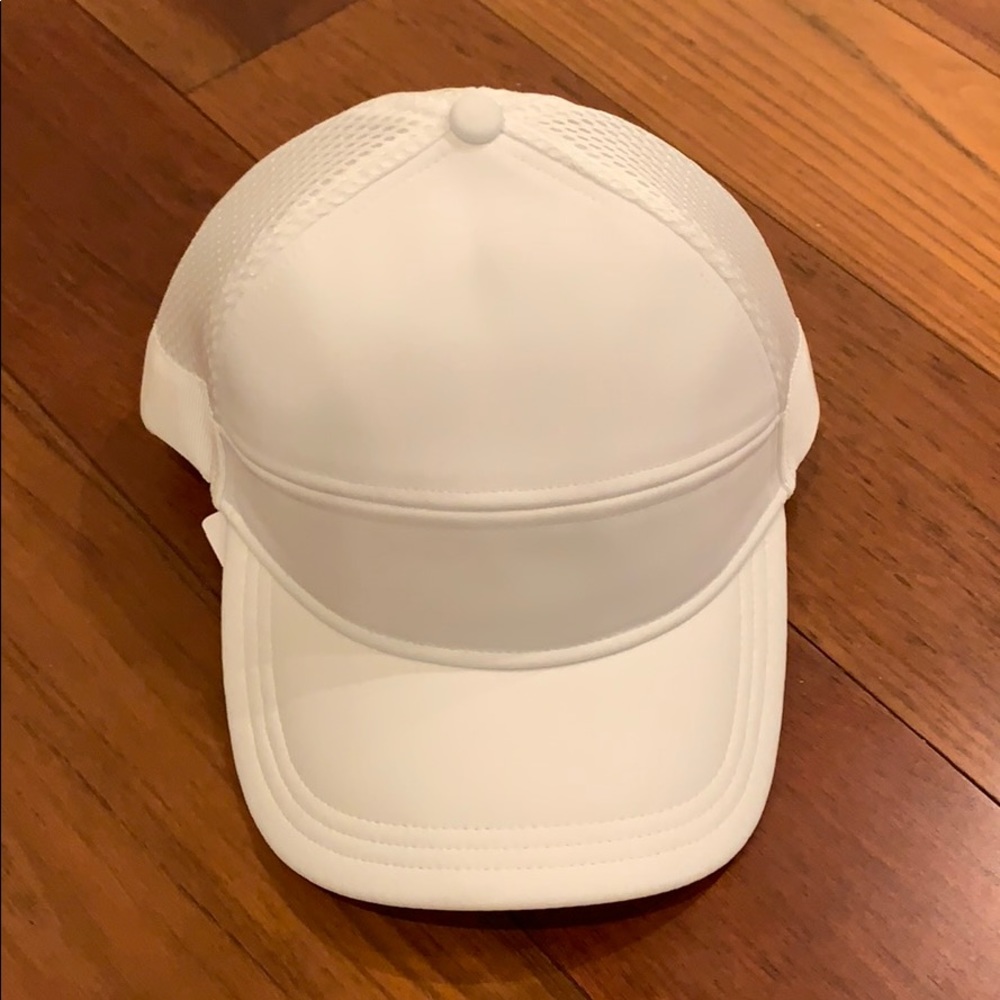 Lululemon Dash and Splash cap NWT